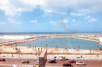 شقة - 3 غرف نوم - 3 حمامات للبيع في زيزينيا - حي شرق - الاسكندرية