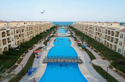 Chalet - 2 Bedrooms - 1 Bathroom for sale in Lasirena Palm Beach - Al Ain Al Sokhna - Suez