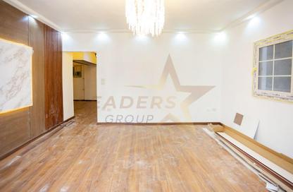 Apartment - 2 Bedrooms - 1 Bathroom for sale in Deif Wali St. - Al Maamoura - Hay Than El Montazah - Alexandria