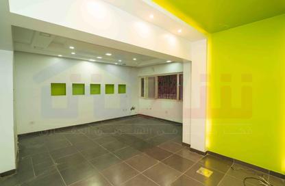 Clinic - Studio - 2 Bathrooms for sale in Bolkly - Hay Sharq - Alexandria