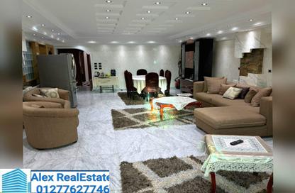 Apartment - 3 Bedrooms - 2 Bathrooms for rent in Al Geish Road - Glim - Hay Sharq - Alexandria
