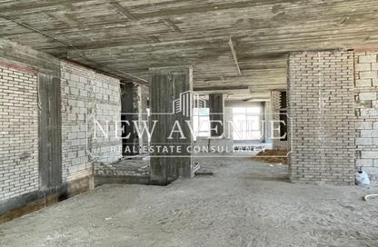 Retail - Studio - 2 Bathrooms for rent in Golden Gate - South Teseen St. - The 5th Settlement - New Cairo City - Cairo