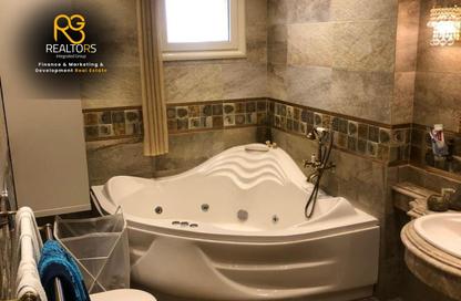 Villa - 4 - 4 for sale in Royal City - Sheikh Zayed Compounds - Sheikh Zayed City - Giza