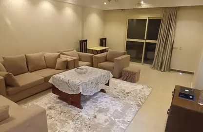 شقة - 2 غرف نوم - 1 حمام للايجار في الشارع التجارى - زهراء المعادي - حي المعادي - القاهرة