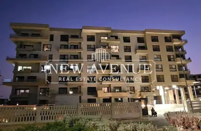 شقة - 3 غرف نوم - 3 حمامات للبيع في كمبوند البروج - كمبوندات الشروق - مدينة الشروق - القاهرة