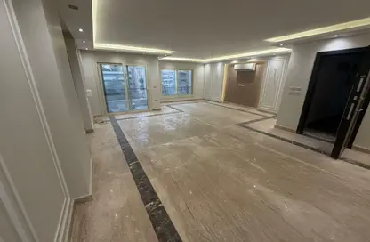 شقة - 3 غرف نوم - 3 حمامات للبيع في شارع نادي الصيد - الدقي - الجيزة