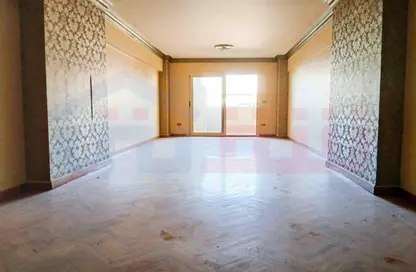 شقة - 3 غرف نوم - 3 حمامات للبيع في شارع السيدة سكينة إبنت الحسين - كفر عبده - رشدي - حي شرق - الاسكندرية