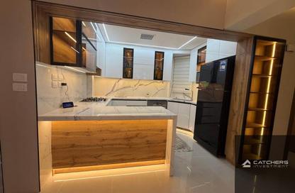 Apartment - 2 Bedrooms - 2 Bathrooms for sale in Hyde Park - New Cairo City - Cairo