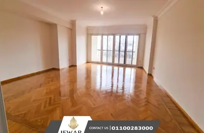 Apartment - 3 Bedrooms - 2 Bathrooms for rent in Garden City Smouha St. - Smouha - Hay Sharq - Alexandria
