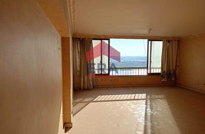 Apartment - 2 Bedrooms - 1 Bathroom for sale in Cornish El Nile St. - Maadi - Hay El Maadi - Cairo