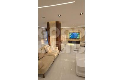 Apartment - 3 Bedrooms - 3 Bathrooms for sale in Gameat Al Dewal Al Arabeya St. - Mohandessin - Giza