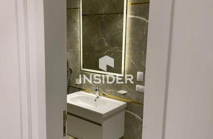 Apartment - 2 Bedrooms - 2 Bathrooms for sale in Lake View Residence - 5th Settlement Compounds - The 5th Settlement - New Cairo City - Cairo