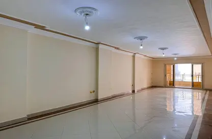 Apartment - 3 Bedrooms - 4 Bathrooms for rent in Al Geish Road - Glim - Hay Sharq - Alexandria