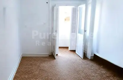 شقة - 5 غرف نوم - 3 حمامات للبيع في شارع سوريا - رشدي - حي شرق - الاسكندرية