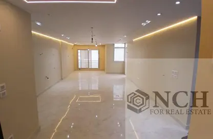 Apartment - 3 Bedrooms - 3 Bathrooms for rent in Hyde Park - New Cairo City - Cairo