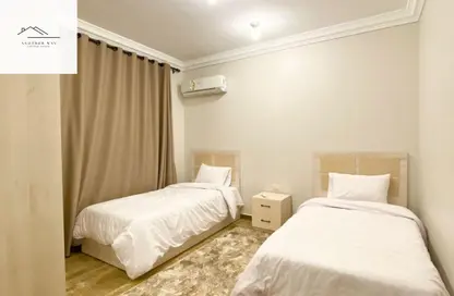 Apartment - 3 Bedrooms - 2 Bathrooms for rent in Mostashareen - North Investors Area - New Cairo City - Cairo