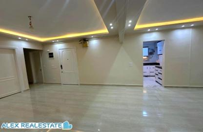 شقة - 3 غرف نوم - 2 حمامات للايجار في شارع رشدي - رشدي - حي شرق - الاسكندرية