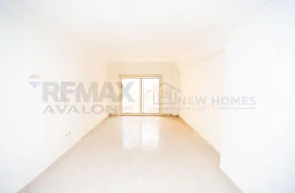 Apartment - 3 Bedrooms - 2 Bathrooms for sale in Camp Chezar - Hay Wasat - Alexandria