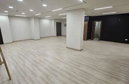 Office Space - 4 Bedrooms - 1 Bathroom for rent in 10th Sector - Zahraa El Maadi - Hay El Maadi - Cairo