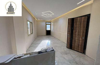 Apartment - 3 Bedrooms - 3 Bathrooms for rent in Al Sharq Al Taamin - 5th Settlement Compounds - The 5th Settlement - New Cairo City - Cairo