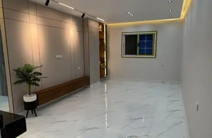 شقة - 2 غرف نوم - 1 حمام للبيع في البوابة الرابعة - مينا - حدائق الاهرام - الجيزة