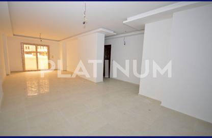 Apartment - 3 Bedrooms - 3 Bathrooms for sale in Al Safa St. - Smouha - Hay Sharq - Alexandria