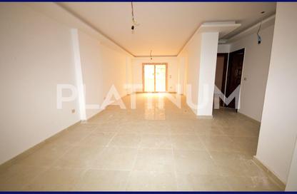 Apartment - 3 Bedrooms - 3 Bathrooms for sale in Al Safa St. - Smouha - Hay Sharq - Alexandria