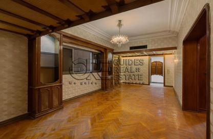 شقة - 5 غرف نوم - 3 حمامات للبيع في شارع عدن - المهندسين - الجيزة