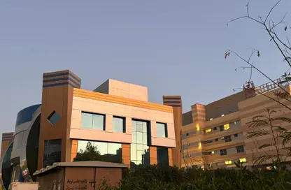 مساحات مكتبية - 8 غرف نوم - 8 حمامات للايجار في شارع التسعين - التجمع الخامس - مدينة القاهرة الجديدة - القاهرة