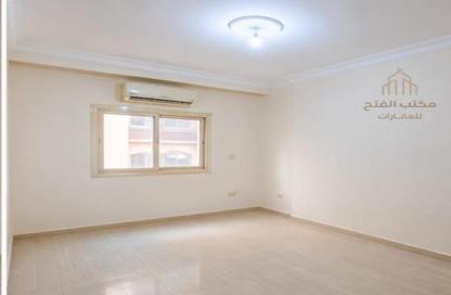 Office Space - 4 Bedrooms - 2 Bathrooms for rent in Gameat Al Dewal Al Arabeya St. - Mohandessin - Giza
