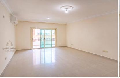 Office Space - 4 Bedrooms - 2 Bathrooms for rent in Gameat Al Dewal Al Arabeya St. - Mohandessin - Giza