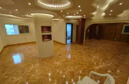 شقة - 4 غرف نوم - 2 حمامات للبيع في شارع احمد شوقي - بولكلي - حي شرق - الاسكندرية