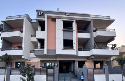 Apartment - 3 Bedrooms - 3 Bathrooms for sale in Street 7 - 5th Neighborhood - 8th District - Shorouk City - Cairo