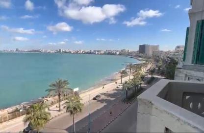 شقة - 4 غرف نوم - 2 حمامات للايجار في المنشية - حي الجمرك - الاسكندرية