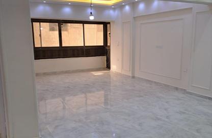 Apartment - 2 Bedrooms - 1 Bathroom for rent in Samir Abdel Raouf St. - 8th Zone - Nasr City - Cairo