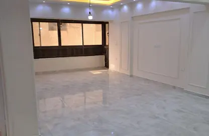 Apartment - 2 Bedrooms - 1 Bathroom for rent in Samir Abdel Raouf St. - 8th Zone - Nasr City - Cairo