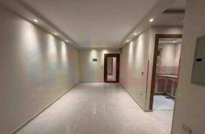 Apartment - 2 Bedrooms - 1 Bathroom for sale in Moharam Bek - Hay Sharq - Alexandria