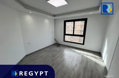 Office Space - 3 Bedrooms - 2 Bathrooms for rent in Zahraa Al Maadi St. - Degla - Hay El Maadi - Cairo