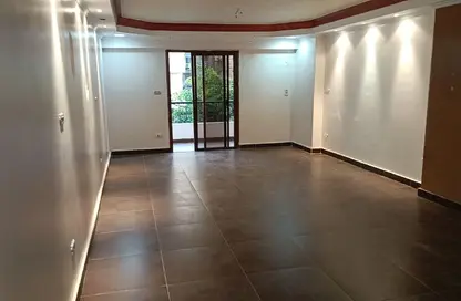 شقة - 3 غرف نوم - 2 حمامات للبيع في شارع ابراهيم الرفاعي - المنطقة الثامنة - مدينة نصر - القاهرة