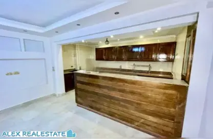 شقة - 3 غرف نوم - 2 حمامات للايجار في شارع محمد فوزي معاذ - سموحة - حي شرق - الاسكندرية