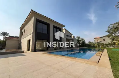 فيلا - 6 غرف نوم - 7 حمامات للبيع في سوان ليك قطامية - التجمع الاول - مدينة القاهرة الجديدة - القاهرة