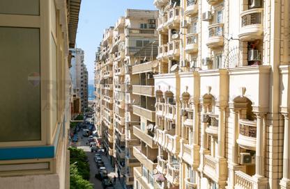 Apartment - 3 Bedrooms - 3 Bathrooms for sale in Abdel Salam Aref St. - Laurent - Hay Sharq - Alexandria