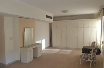 شقة - 4 غرف نوم - 4 حمامات للايجار في شارع الجزيره - الزمالك - القاهرة