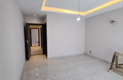 شقة - 3 غرف نوم - 2 حمامات للايجار في جاليريا  مون فالى - المستثمرين الجنوبية - مدينة القاهرة الجديدة - القاهرة