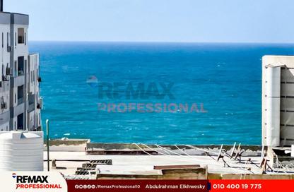 Apartment - 2 Bedrooms - 1 Bathroom for sale in Mostafa Abou Heif St. - Saba Basha - Hay Sharq - Alexandria