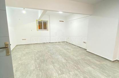 Office Space - Studio - 1 Bathroom for sale in Zahraa Al Maadi St. - Degla - Hay El Maadi - Cairo