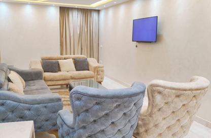 Apartment - 2 Bedrooms - 1 Bathroom for rent in Moez Al Dawla St. - 6th Zone - Nasr City - Cairo