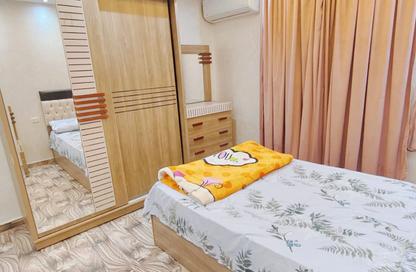Apartment - 2 Bedrooms - 1 Bathroom for rent in Moez Al Dawla St. - 6th Zone - Nasr City - Cairo