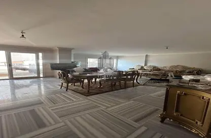 Apartment - 3 Bedrooms - 2 Bathrooms for sale in Kafr Abdo St. - Kafr Abdo - Roushdy - Hay Sharq - Alexandria