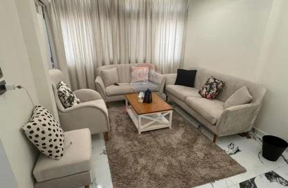 Apartment - 2 Bedrooms - 1 Bathroom for sale in Shagaret Al Dor St. - Zamalek - Cairo